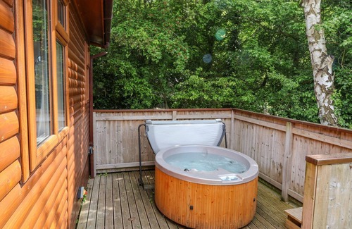 Upper Battlefield Cottage | CALLOW LODGE 22, pet friendly, with pool in Beaconsfield Holiday Park