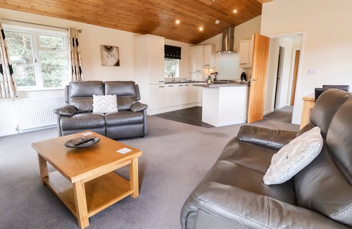 Upper Battlefield Cottage | CALLOW LODGE 5, pet friendly, with pool in Beaconsfield Holiday Park