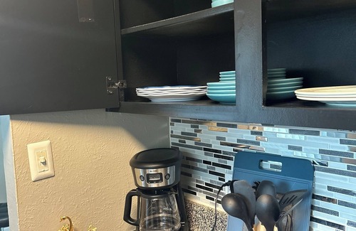 Bedford Apartment | Calm 2 bedroom getaway w serene balcony