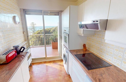 Alpes-Maritimes Apartment | Calm AC 3P with terrace, sea view and parking