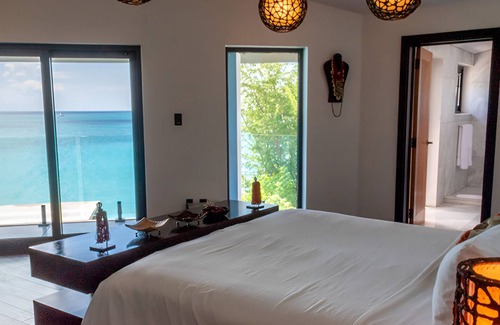 Fryes Beach Hotel | Calm Beachside Stay with Kitchen and Dining Area for Unwind Enthusiasts