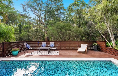 Upper Coomera House | Calm By Khove Summary