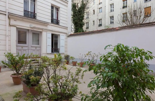 Batignolles Apartment | Calm Chateau location in the center of Paris - Ideal location