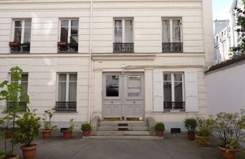 Batignolles Apartment | Calm Chateau location in the center of Paris - Ideal location