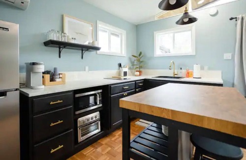 Bay Area House | Calm & Coastal-Styled Guest House