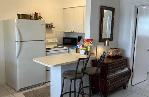 Victoria Park Apartment | Calm Cove - Prime Location w Rustic Design