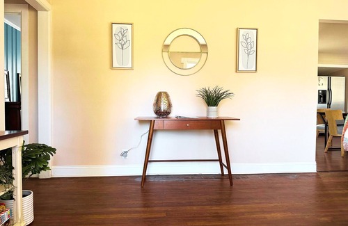 Salisbury House | Calm&Cozy Vibes - king bed+grill+firepit+fenced backyard