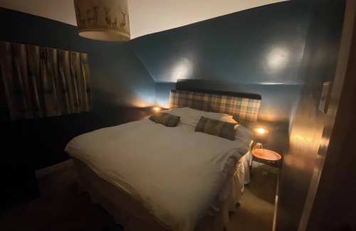 Blackmore End House | Calm For 3, Handy for Airport, train Free Parking