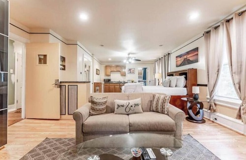 Sharon Hill Apartment | Calm Historic Getaway - PHL Airport