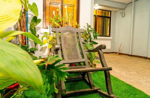 Balibago House | Calm House near Enchanted Kingdom Sta Rosa with Free Parking, Wifi, Netflix
