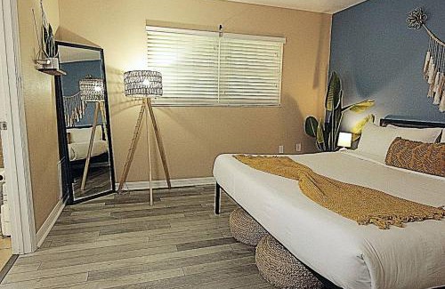 Arlington Park Apartment | Calm Japandi Retreat With Patio, Near Downtown
