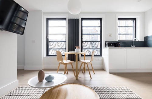 Chinatown Apartment | Calm Leicester Sq Studio - Netflix & Nespresso
