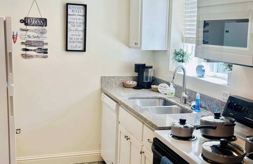 West University Apartment | Calm Light Stay Summa