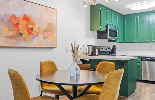 North Park Condo | Calm North Park Condo - Parking/Jacuzzi/Walkable