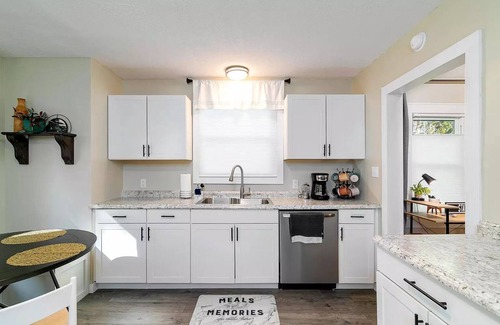 Bristol House | Calm, stylish cottage in the heart of Bristol, TN