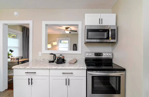 Bristol House | Calm, stylish cottage in the heart of Bristol, TN
