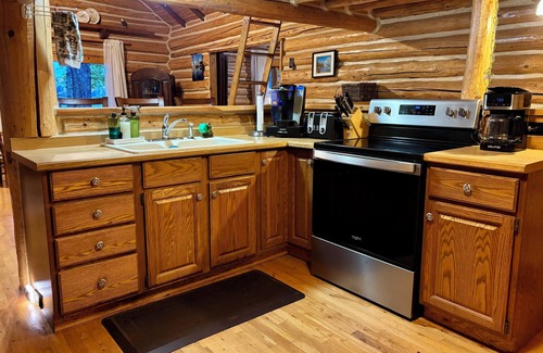 Houghton House | Calm Waters Cabin-RELAX :sauna/jacuzzi tub/campfire & RECREATE :water/trails/MTU
