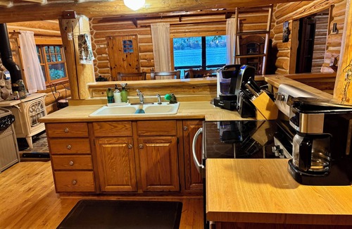 Houghton House | Calm Waters Cabin-RELAX :sauna/jacuzzi tub/campfire & RECREATE :water/trails/MTU