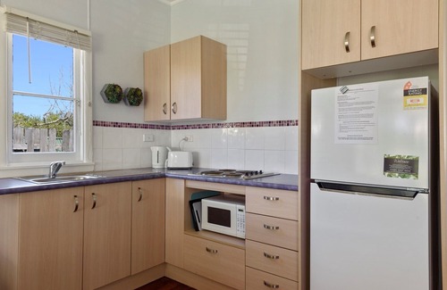 Sussex Inlet Resort | Calm Waters Waterfront Cottages @ Sussex Inlet, No. 5 Garden View