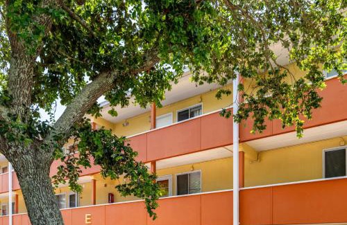 Mary Esther Apartment | Calm Waterside Condo - Views, Pool & Family Fun