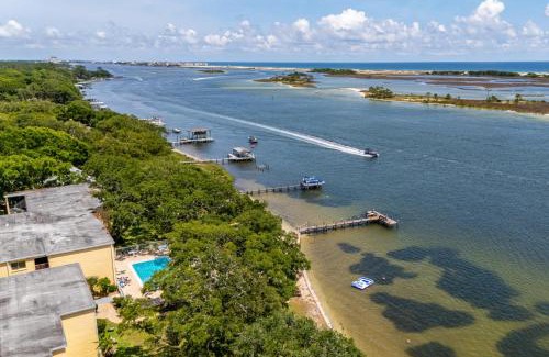 Mary Esther Apartment | Calm Waterside Condo - Views, Pool & Family Fun