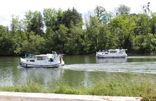 Laroche-Saint-Cydroine Bed & Breakfast | Calme au bord de l'eau