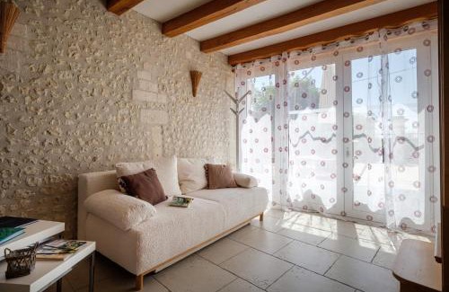 Bellevigne House | Calme et confort en Charente , Gîte Les Vignes avec piscine