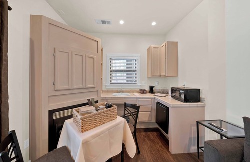 O'Brien Bed & Breakfast | Calming pet friendly getaway nestled by nature off the I-5!