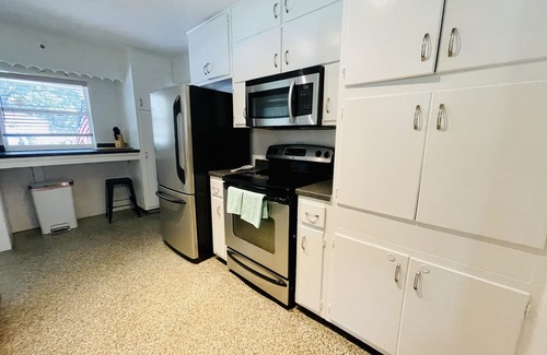 Old Seminole Heights House | Calming Space-Ideal Location-Cozy Florida Vibes