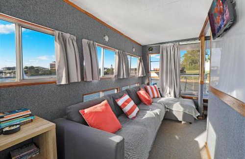Pelican Waters Boat Rental | Caloundra Houseboats