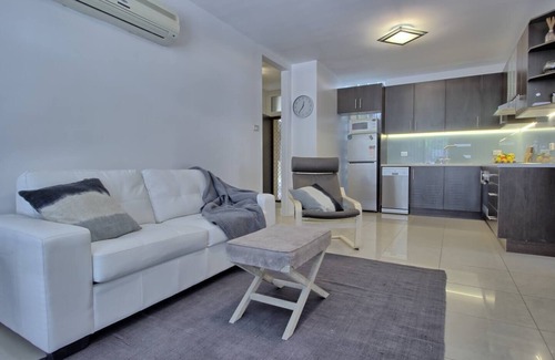 North Adelaide Apartment | Calvary Corner: Contemporary 2 Bdrm North Adelaide