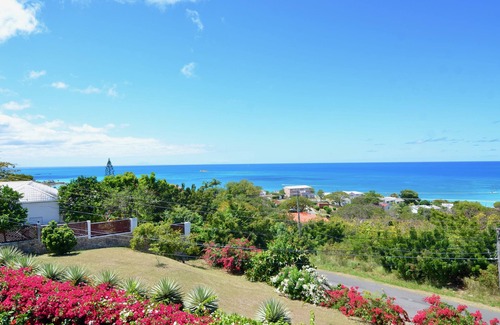 Dickenson Bay House | Calypso Cottage Halcyon Heights Amazing Views 2 big bedrooms