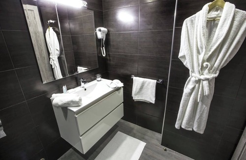 Ain El Turk Hotel | Calypso