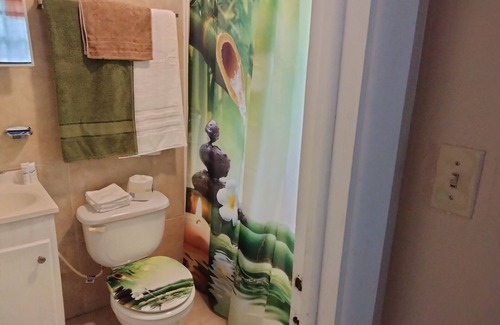 Alice Town Apartment | Camada Apt. "Jus Chillin" 2/2 Sleeps 5nLive among the friendly people