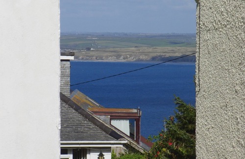 Carbis Bay House | Camana Modern Stunning Self Catering Home Carbis Bay Sea Glimpses Parking Wifi