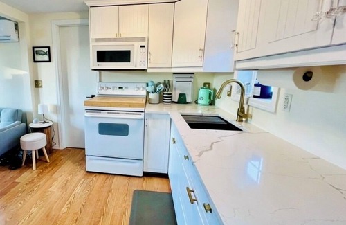 Camano Island House | Camano Island Cottage - Madrona Beach