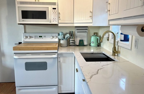 Camano Island House | Camano Island Cottage - Madrona Beach