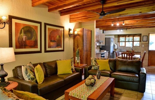 Hazyview House | Cambalala - Unit 1 - Luxury Self Catering Vacation Rental in Kruger Park Lodge