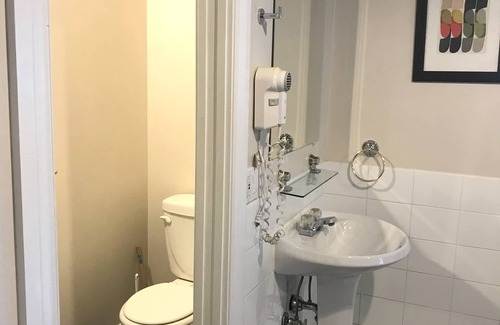 Mount Pleasant Bed & Breakfast | Cambie Lodge B&B