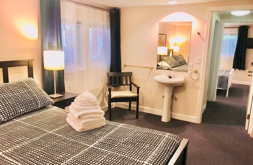 Mount Pleasant Bed & Breakfast | Cambie Lodge B&B