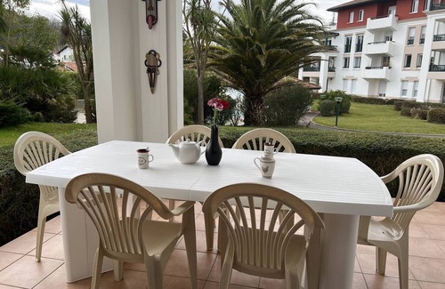 Cambo-les-Bains Apartment | Cambo-les-Bains: T3, 4 couchages, piscine, parking, terrasse, internet, centre-ville