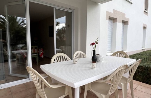Cambo-les-Bains Apartment | Cambo-les-Bains: T3, 4 couchages, piscine, parking, terrasse, internet, centre-ville