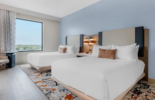 Rainey Street Historic District Hotel | Cambria Hotel Austin Downtown