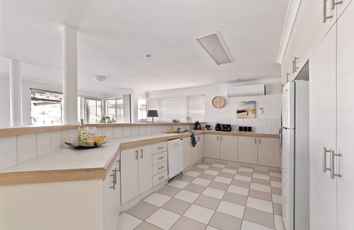 Halls Head House | Cambria Island - Couples Retreat