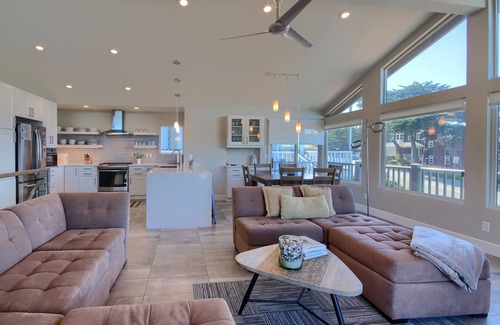 Park Hill House | Cambria Park Shores, across from beach with amazing Views!