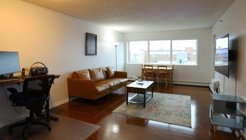 Saskatoon Downtown Apartment | Cambridge 2 BR king gym Near Uni RUH City H