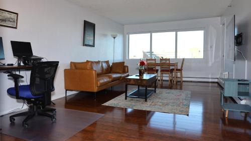 Saskatoon Downtown Apartment | Cambridge 2 BR king gym Near Uni RUH City H