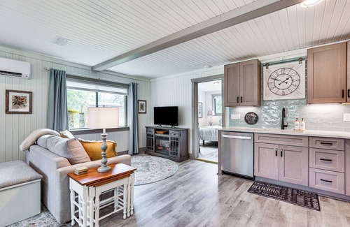 Cambridge Cabin | Cambridge Cabin - 3 Min Walk to Lake Ripley!