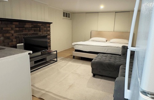 Cambridge Apartment | Cambridge Private Basement | Full Kitchen, Bathroom & Comfort