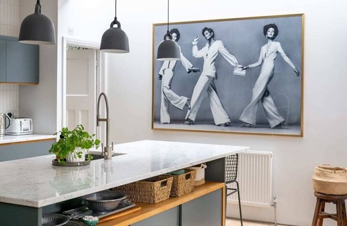 Cambridge House | Cambridge Skylit Serenity: Family-Friendly Retreat
